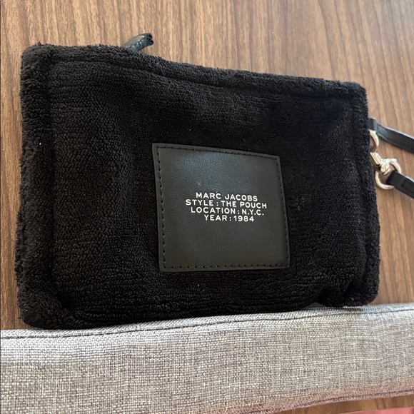 Marc Jacobs Fluffy‎ The Pouch Wristlet Black White Terry - Picture 8 of 14